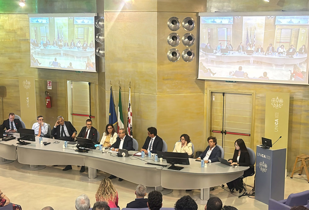 Simone Micheletti di Futura Group presenta il progetto Sardinia Agro Solar Energy al convegno AEIT sui BESS a Cagliari