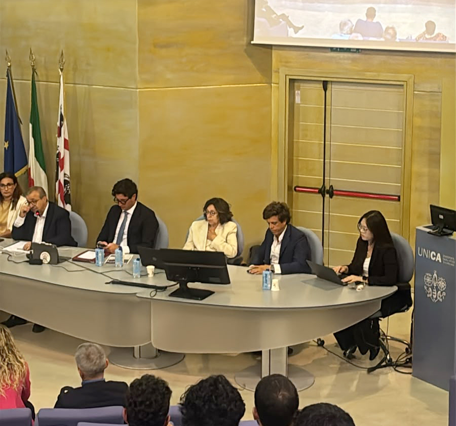 Simone Micheletti di Futura Group presenta il progetto Sardinia Agro Solar Energy al convegno AEIT sui BESS a Cagliari